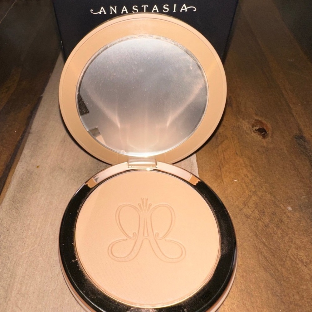 Anastasia Beverly Hills Smooth Blur Bronzer